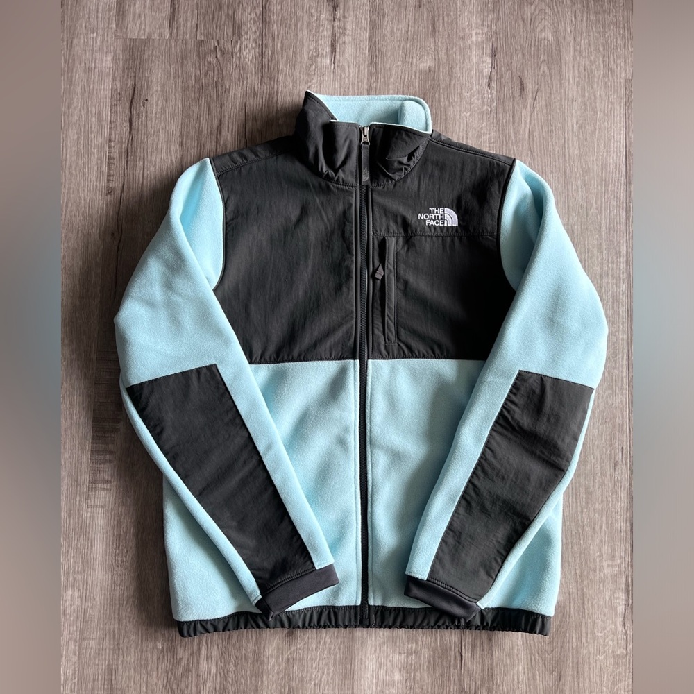 NWT. The North Face Denali jacket